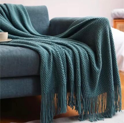 CHUNKY KNITTED BLANKET