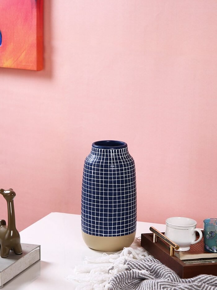 MODERN BLUE AND WHITE GRID-DESIGNED CERAMIC FLOWER VASE - Image 2