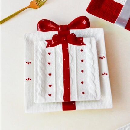 SET OF TWO CERAMIC GIFT PLATES