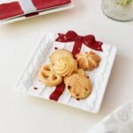 SET OF TWO CERAMIC GIFT PLATES - Image 4
