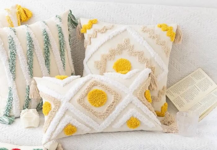 SET OF TWO EMBROIDERED CUSHION COVER - Image 5