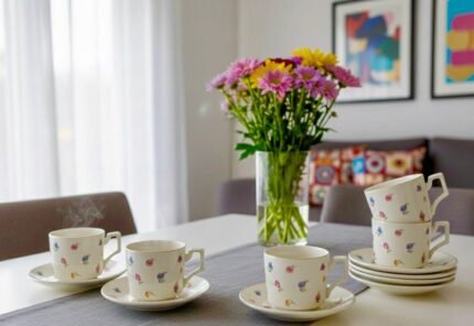 SET OF SIX COFFEE CUPS AND SAUCERS IN A BOX