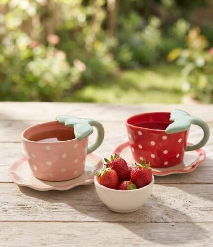 STRAWBERRY CERAMIC MUG & PLATE 300 ML