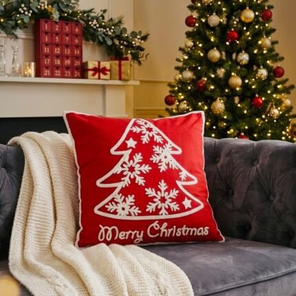 EMBROIDERED RED PILLOW WITH WHITE CHRISTMAS TREE 45X45 CM